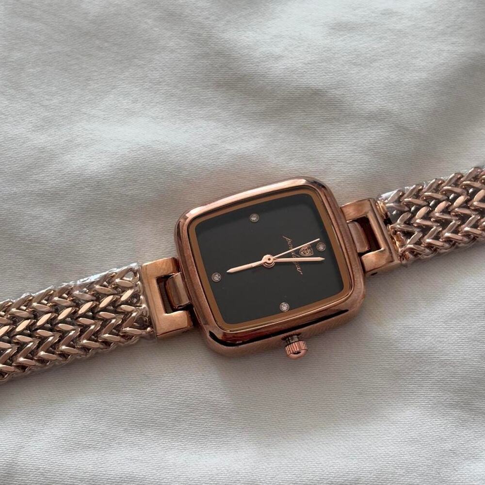 Rose gold watch with black accents - Picture 3 of 7